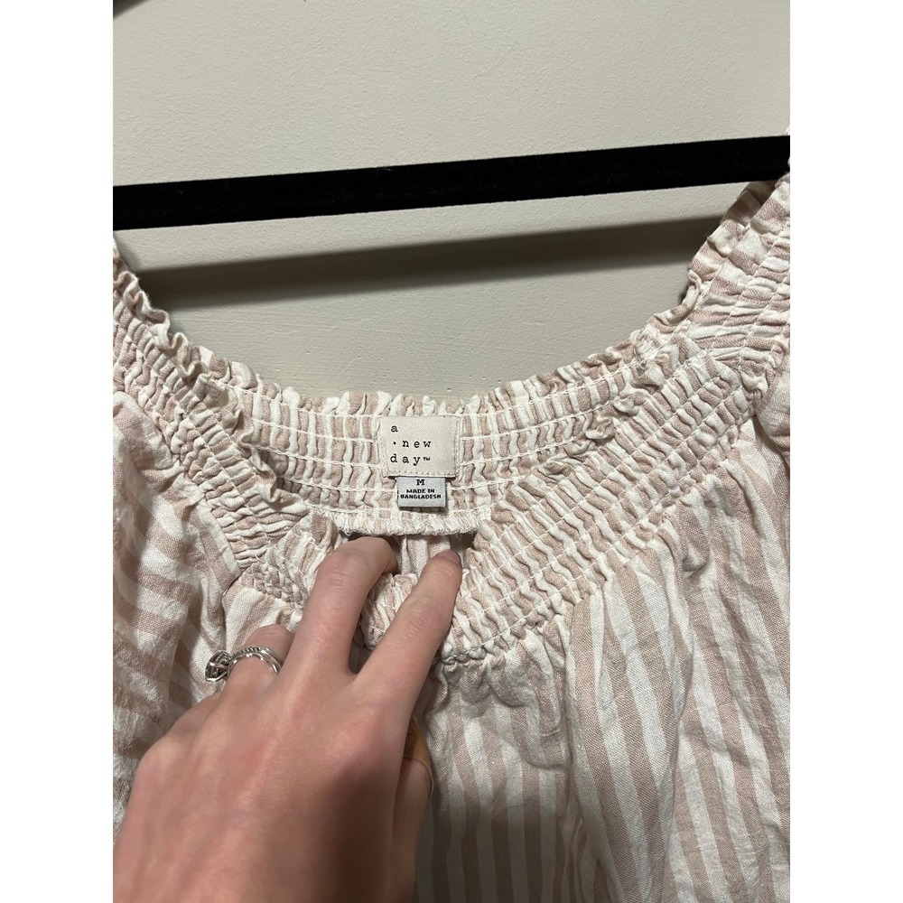 Neutral Blouse - Picture 2 of 4